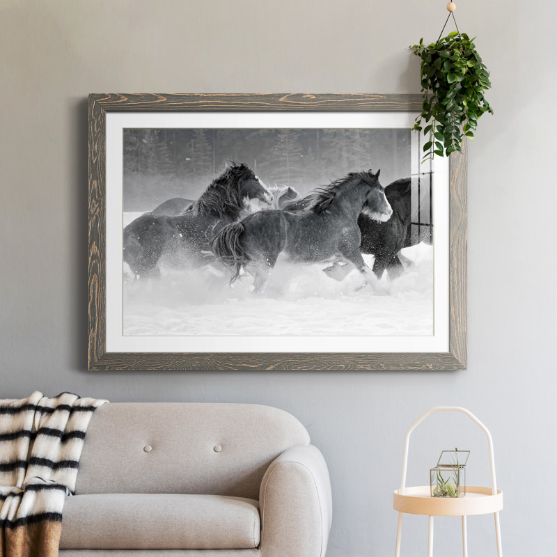 Winter Roundup I - Photographie avec cadre, H 31 po x l 44 po x P 1 po, Papier avec cadre gris