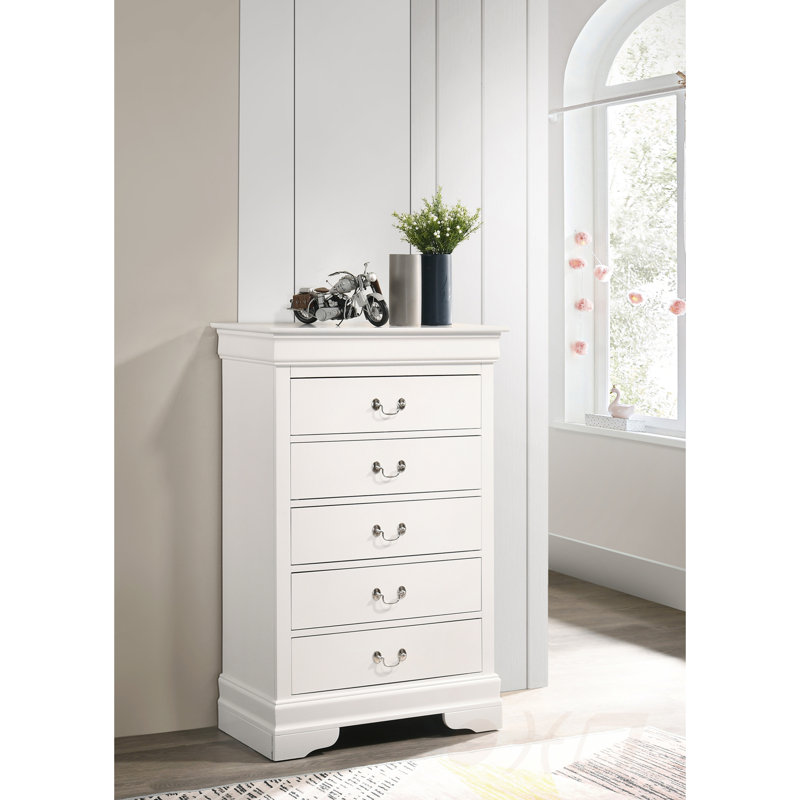Élégant coffre LouisPhillipe G02190-CH, conception traditionnelle avec construction durable et mécanisme de tiroir sécuritaire