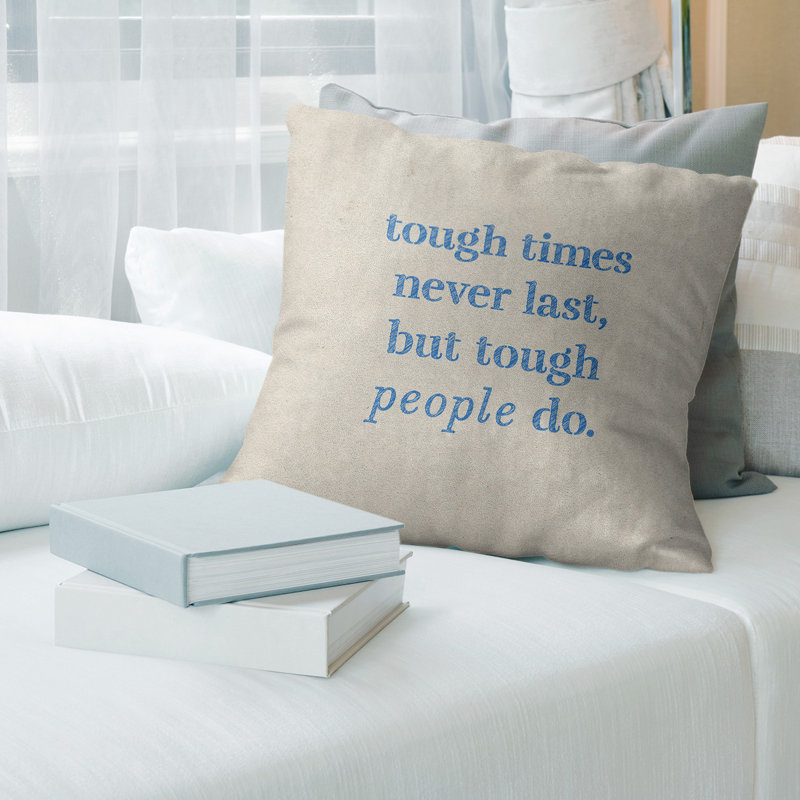 Coussin Handwritten Tough Times, Blanc / Bleu, 14 po x 14 po, Polyester / bourre de polyester
