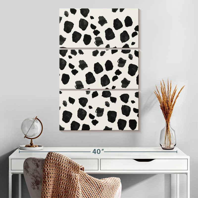 Avery Love Black, 32" H x 20" W