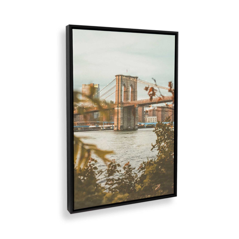 Impression sur toile Brooklyn Glow, Cadre flottant noir satiné, 12 po x 18 po