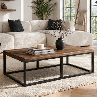 Table basse 55 po en bois massif rustique avec cadre en fer noir, table basse industrielle de style campagnard
