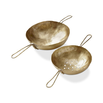 Ensemble de passoire à thé et soucoupe