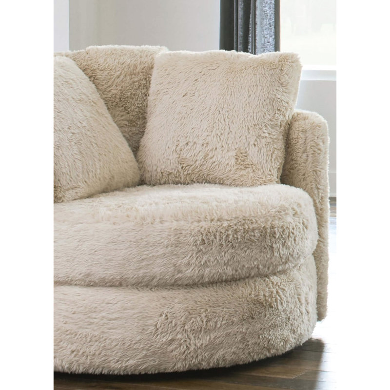 Chaise contemporaine crème / beige avec accoudoirs, matériau chenille, structure en bois massif, dossier coussiné, coussins décoratifs, l 49 po x l 38 po, pour espace de vie principal, 1 pièce, arrondie et rembourrée