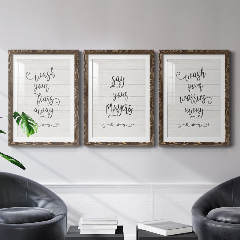 «Say Your Prayers», ensemble de 3 encadrements d'art textuel, H 31,5 po x l 47 po x P 1,5 po, Noyer