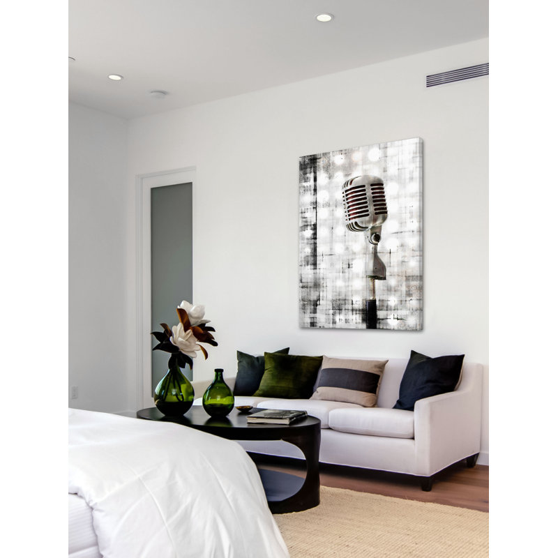 «Mic», reproduction sur toile tendue, H 60 po x l 40po x P 1,5 po
