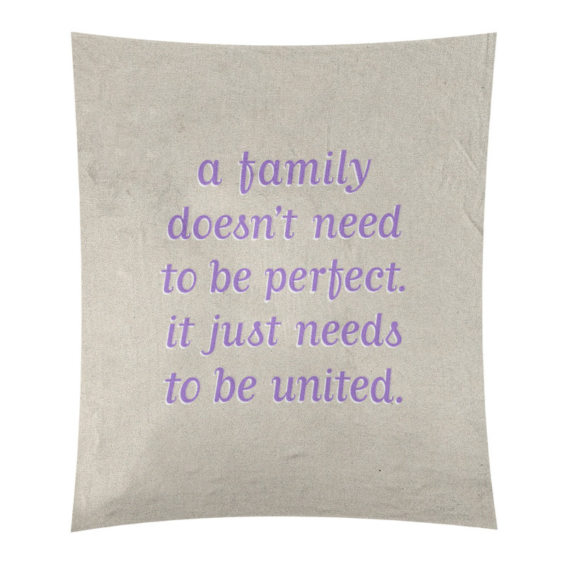 Tapisserie de polyester, citation à la famille love, H 27,5 po x l 37,5 po, Blanc / mauve contrastant