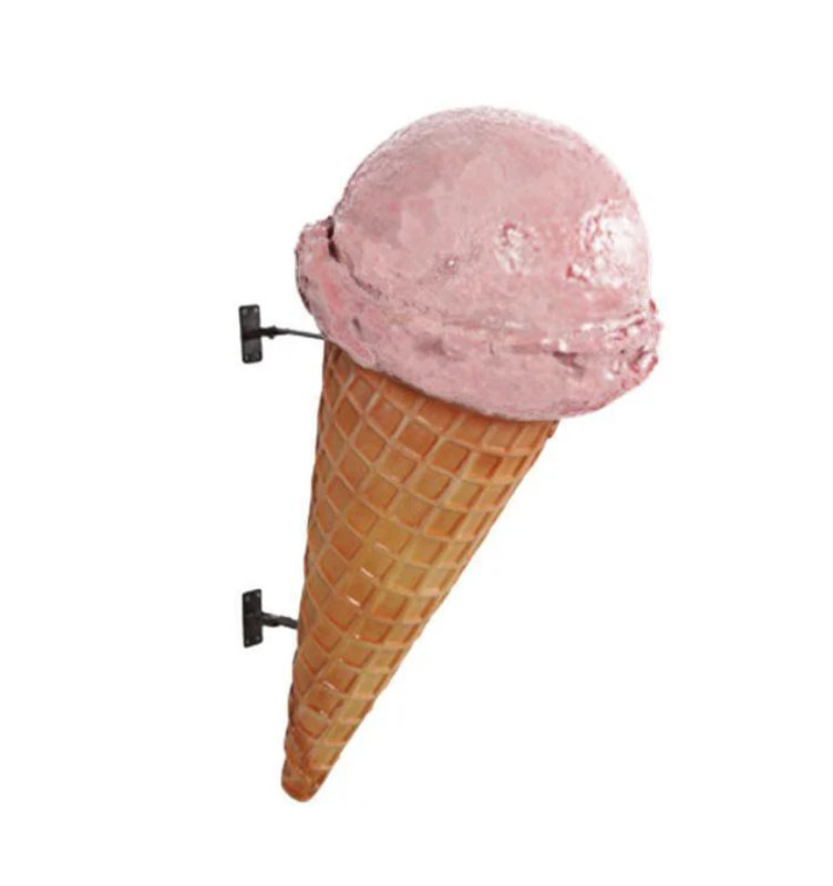 Statue suspendue à une cuillère à glace surdimensionnée, Vert / Brun clair