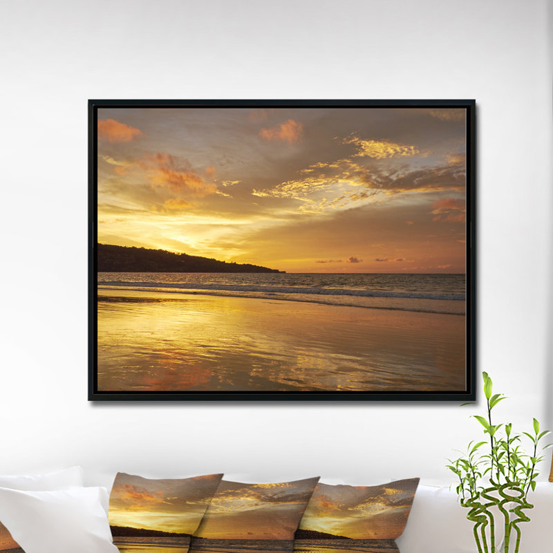 «Amazing Beach with Beautiful Breaking Waves», photographie, H 36 po x l 46 po x P 1,5 po, Bois