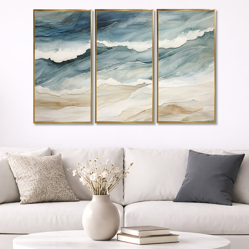Bleu moderne et beige sable, vue aérienne III - ensemble de reproduction d'art sur la plage côtière, Cadre flottant doré