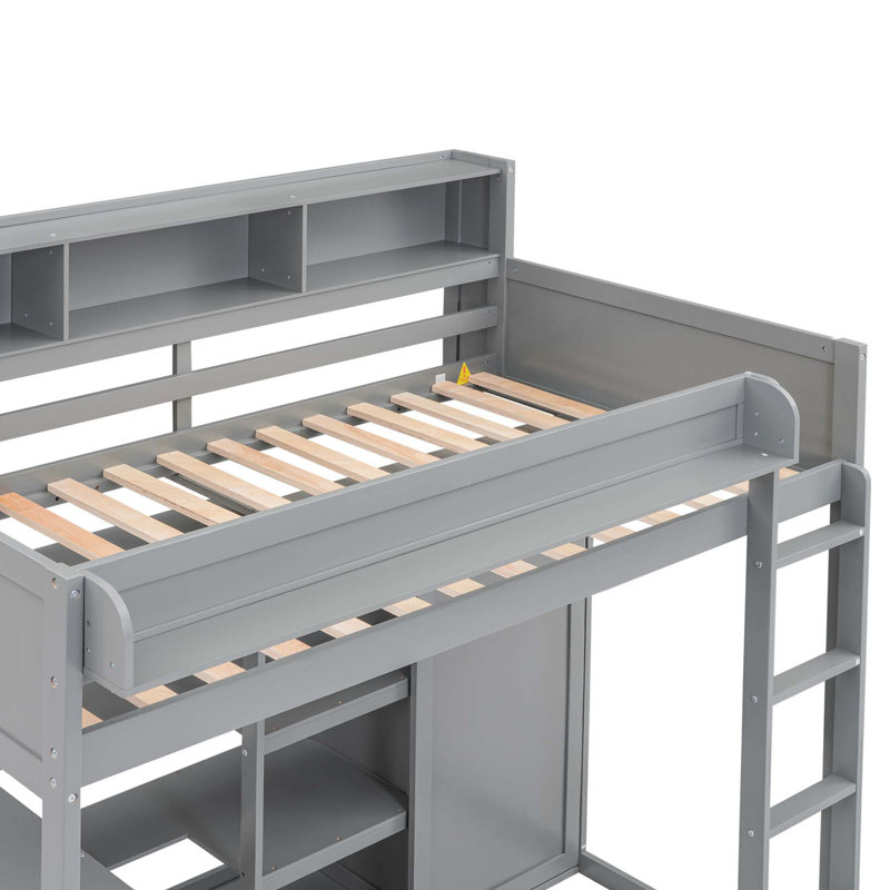Lit mezzanine en bois avec plusieurs tablettes de rangement et garde-robe, gris