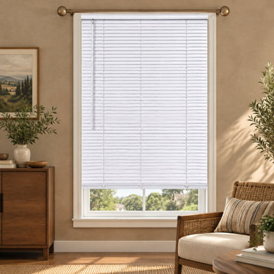 Store vénitien horizontal sans fil blanc de 23 po L x 36 po H avec lamelles en vinyle de 1 po et fonction de filtration de la lumière pour les fenêtres intérieures.