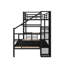 Lit simple superposé au dessus d'un lit double en métal avec escalier de rangement et garde-robe-355142319