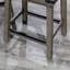 Tabouret de comptoir 24 po, finition blanc antique, siège en cuir noir