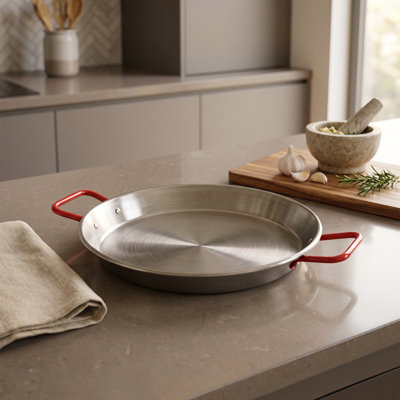 Poêle à paella en acier au carbone 10 pouces Magefesa, 26 cm - 3 portions, durable et légère avec surface alvéolée, idéale pour la cuisine extérieure et la paella de Valence traditionnelle
