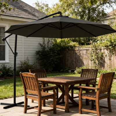 Grand parasol de patio extérieur en porte-à-faux avec auvent pivotant à 360 ° et 090 incliné, poteau antirouille 200 g / m², housse de protection pour parasol de jardin suspendu rotatif à 6 positions, évacuation de la décoloration incluse