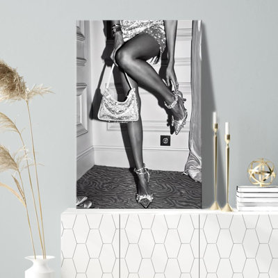High Fashion Poster Trendy Black And White Wall Art Retro Girl Room Decor Luxury Feminist Canvas Prints Beautiful Chic Woman Picture For College Dorm Apartment Batchroom Bedroom Decor 16X24in Framed