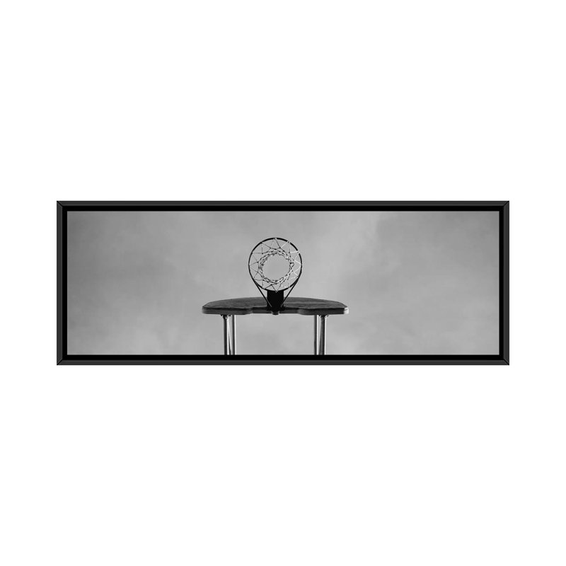 «Low Angle View of a Basketball Hoop», impression panoramique sur toile tendue, H 23 po x l 24 po x P 72 po