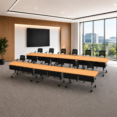 Les tables de formation pliables pour 12 personnes, extra longues pour les colloques et les conférences avec plateau épais, couleur hêtre, pieds pliables et boîtes électriques intégrées incluent des chaises de travail gigognes pliables.
