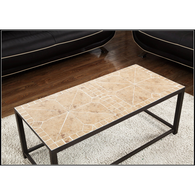 Élégante table basse rectangulaire en terre cuite avec un piètement en métal robuste, idéale pour le salon et comme meuble d'appoint.