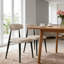 Les chaises de salle à manger modernes pratiques de 2 pièces rehaussent le charme de la cuisine, idéales pour les soupers de la semaine et le café du matin-227722871-227722870