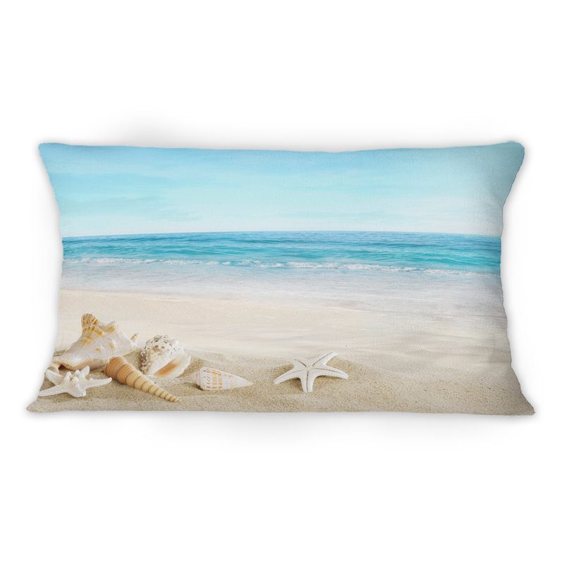 Paysage avec coquillages sur une plage tropicale - coussin décoratif nautique et côtier