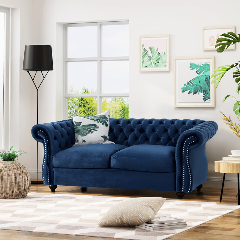Velours bleu marine avec siège à boutons profond pour un intérieur élégant