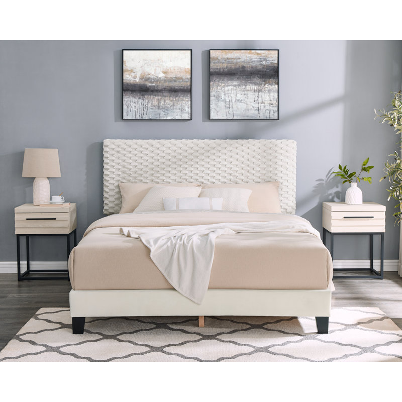 Ensemble de chambre à coucher 3 pièces Findlay, lit rembourré moelleux 3D avec deux tables de chevet, Grand lit