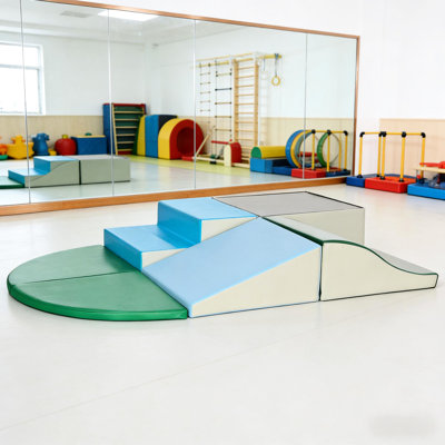 Jeu doux pour les 12 à 36 mois, blocs d'escalade colorés, temps de jeu créatif, stabilité de la mousse haute densité, surfaces faciles à nettoyer, pièces empilables et mousse sécuritaire.