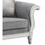 Causeuse en tissu gris et blanc antique avec 3 coussins