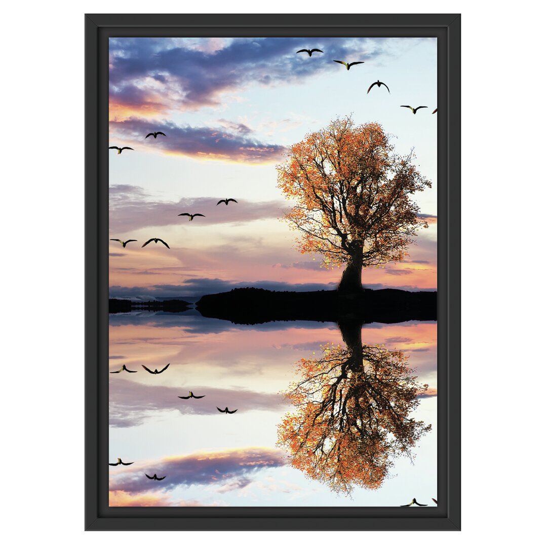 Gerahmtes Wandbild Baum spiegelt sichWasser