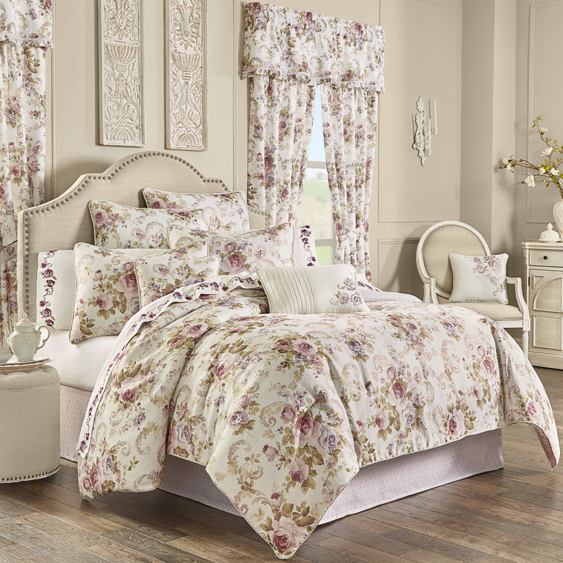 Chambord Comforter Set, Queen Comforter + 3 Additional Pieces