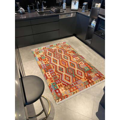 Tapis décoratif multicolore à motif orange