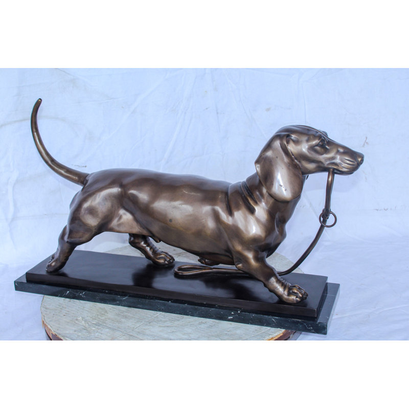 Statue de bronze en forme de teckel marchant en bronze montée sur marbre 29 po x 8 po x H 15 po Nifao