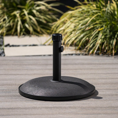 Pied de parasol robuste en béton noir, 15 kg, compatible avec les parasols jusqu'à 1,5 m de hauteur, dimensions : 46 x 46 x 34 cm.