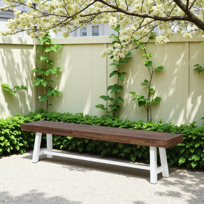Le banc de salle à manger offre une durabilité rassurante et un look raffiné à votre maison