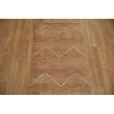 Tapis traditionnel beige de style Gabbeh avec délicats accents en zigzag 2 x 3