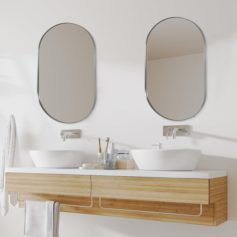 Miroir de salle de bain Kaitlee Cadre en acier inoxydable, 36 po x 24 po, Nickel brossé, Pilule