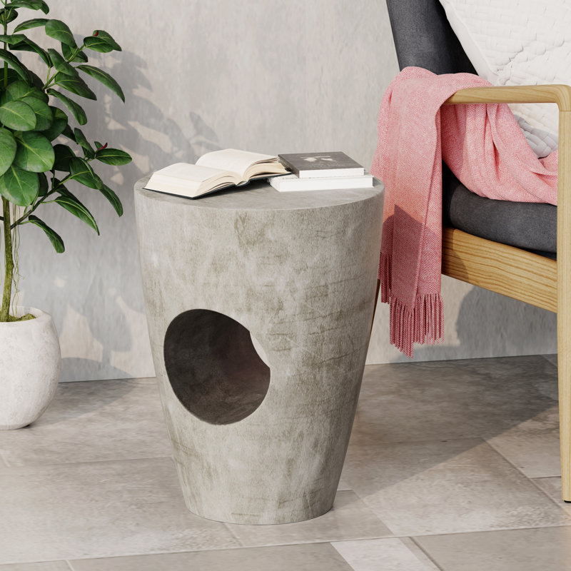 Table d'appoint d'extérieur en gris, fabriquée en béton