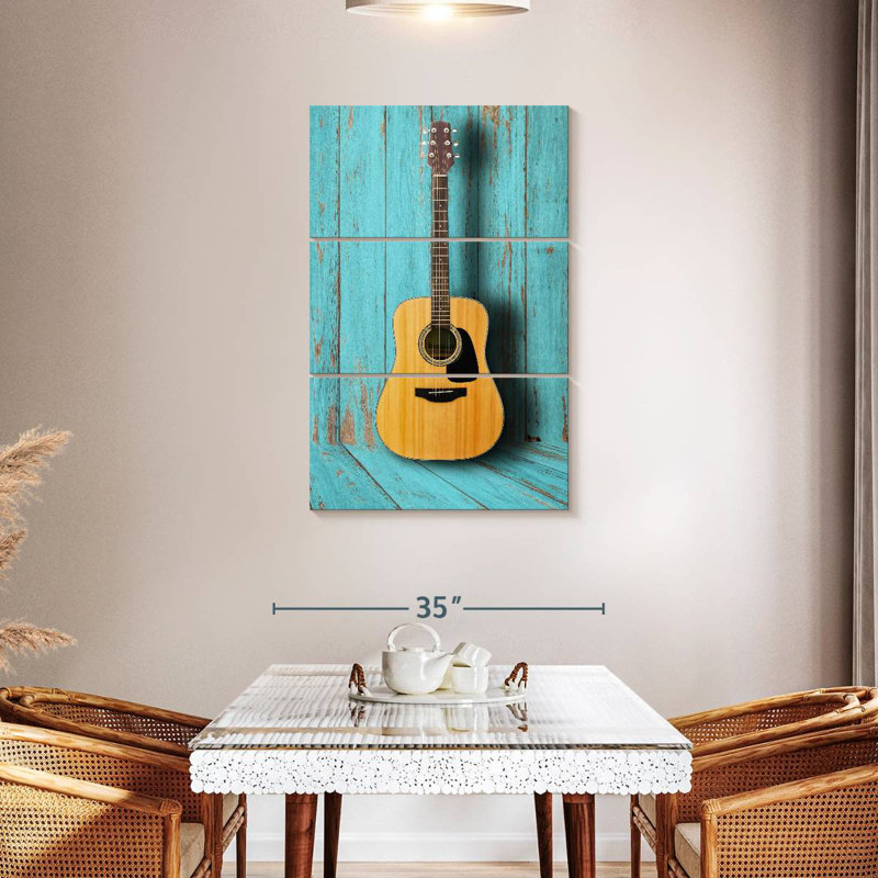 Guitare Abarca dans la chambre bleue, H 65 po x l 42 po
