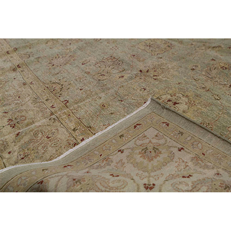 Tapis vert clair et ivoire noué à la main de haute qualité