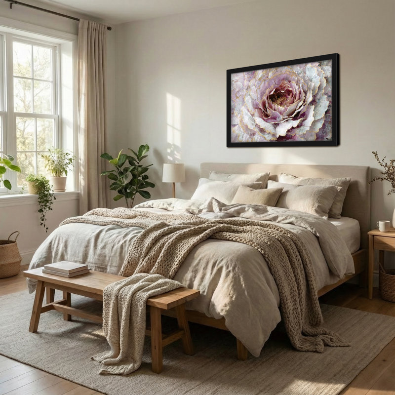Plantes et fleurs mauve et rose blanche avec des accents dorés, H 12 po x l 18 po