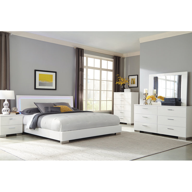 Vyara Bedroom Set in Glossy White, Très grand lit, 6 Pcs: Bed, 2 Nightstands, Dresser, Mirror, Chest