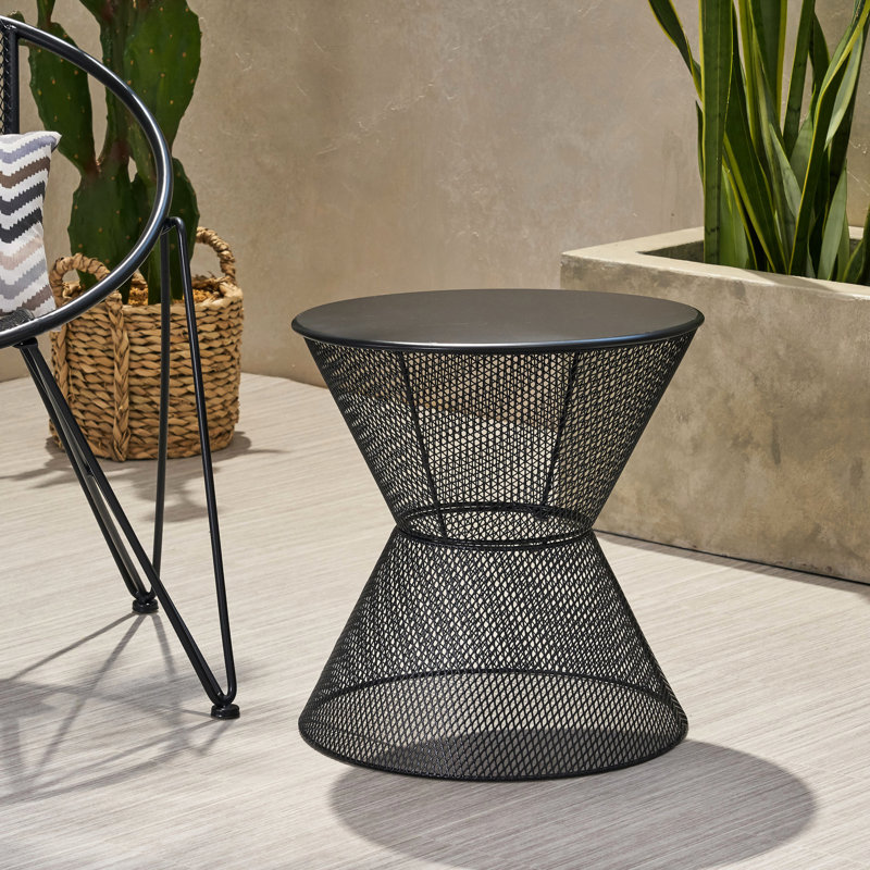 Table d'appoint chic, fabriquée en fer, noir mat, silhouette arrondie, 17,7 po Table profonde X 18,29 po de hauteur, construction en maille Breezy, haut, base carrée