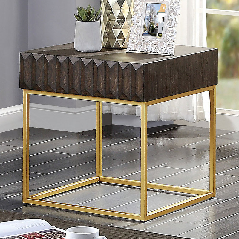 Table de bout contemporaine avec tiroirs dissimulés, pieds en acier doré et finition noyer pour les espaces de vie modernes