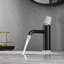 Robinet de lavabo de salle de bain à poignée simple en laiton-115827482