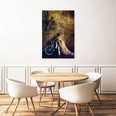 «Ethereal Fashion Woman Dramatic Dreamy Elegant Tree», reproduction d'art murale