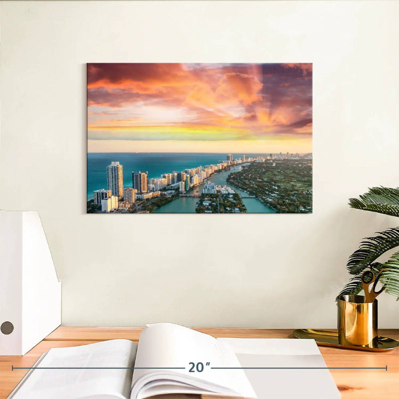 Nicci Miami Beach, horizon sombre, H 8 po x l 12 po