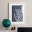 Coraux blanc sur fond indigo bleu mat C de qualité supérieure - prêt à être accroché-1906165546-1906165549