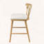 Tabouret de comptoir d'intérieur en bois rembourré avec finition naturelle et revêtement beige, style Windsor, ensemble de 4